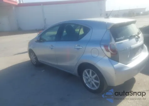 2013 Toyota Prius C Three z USA, uszkodzony, nr VIN JTDKDTB35D1549179